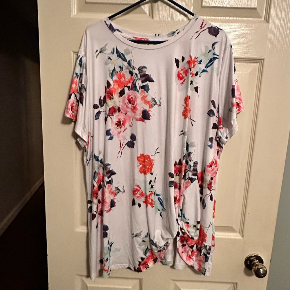 Knit shirt w/ little pull up in the front